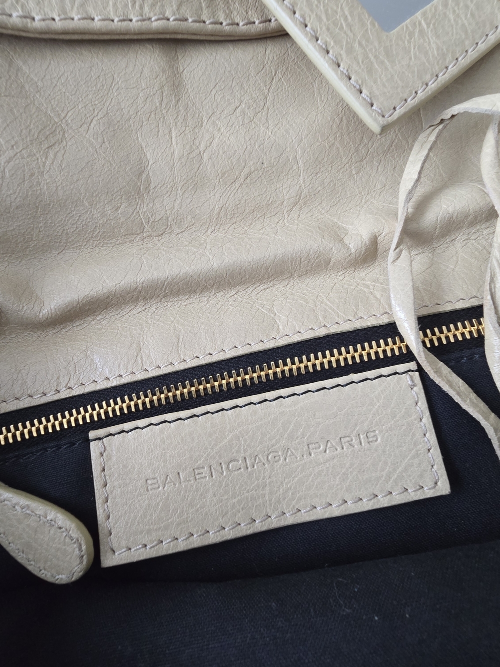 Balenciaga Beige Leather Fold-Over Clutch with Gold Hardware - Picture 5 of 7